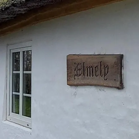 Holiday home Reetdachkate 'elmely' Nahe Romo *