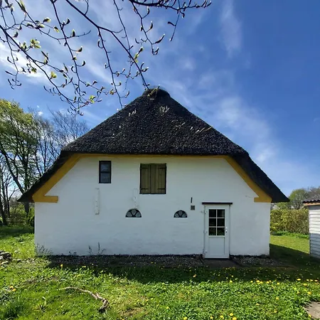Holiday home Reetdachkate 'elmely' Nahe Romo *